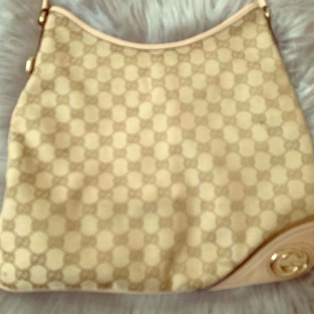 Authentic Gucci Bag great condition. Dust bag incl